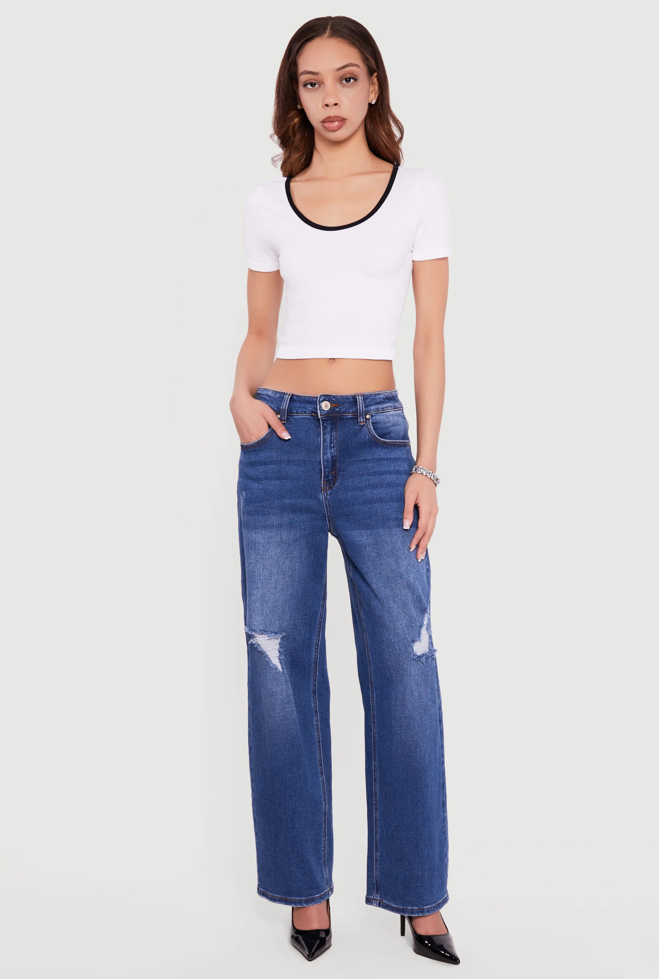 Cropped Contrast Trim Seamless Scoop Neck Tee